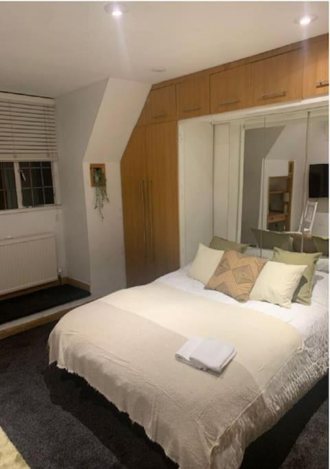 Ferienhaus Great 5-bedroom House In Thornton Road Sleeps 14+ London