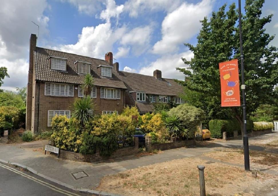 Ferienhaus Great 5-bedroom House In Thornton Road Sleeps 14+ London