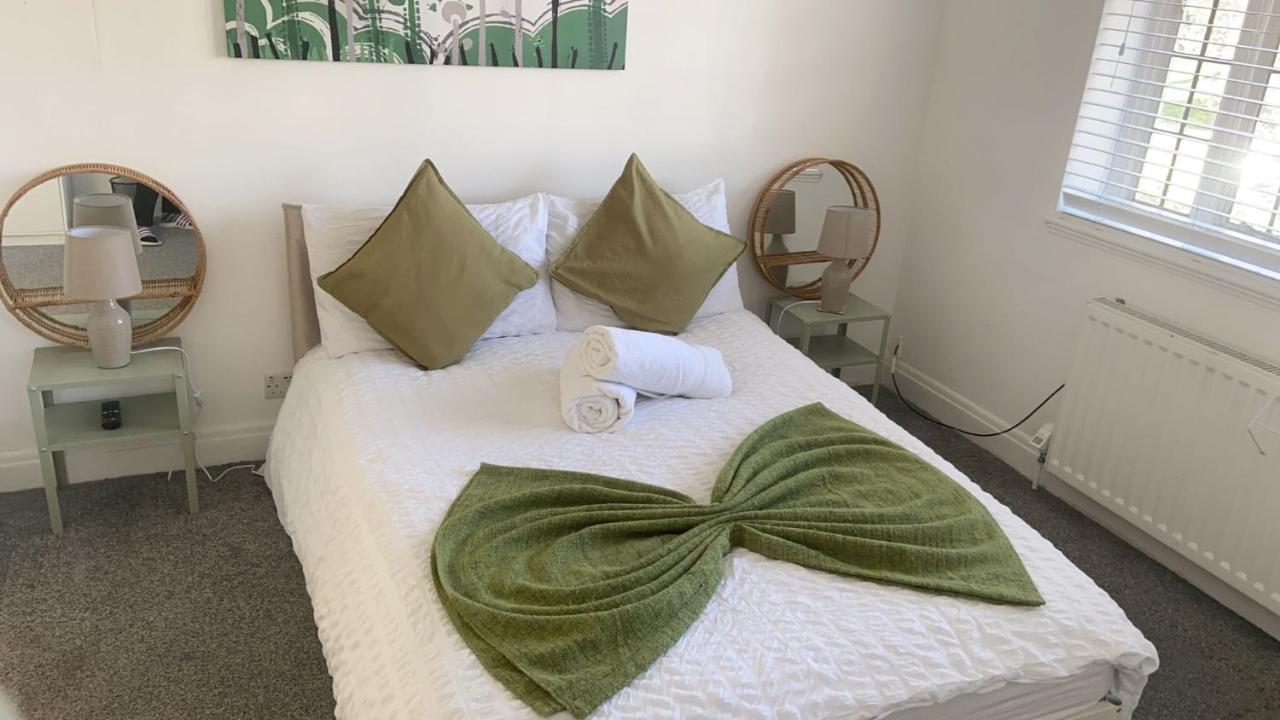 Great 5-bedroom House In Thornton Road Sleeps 14+ Ferienhaus