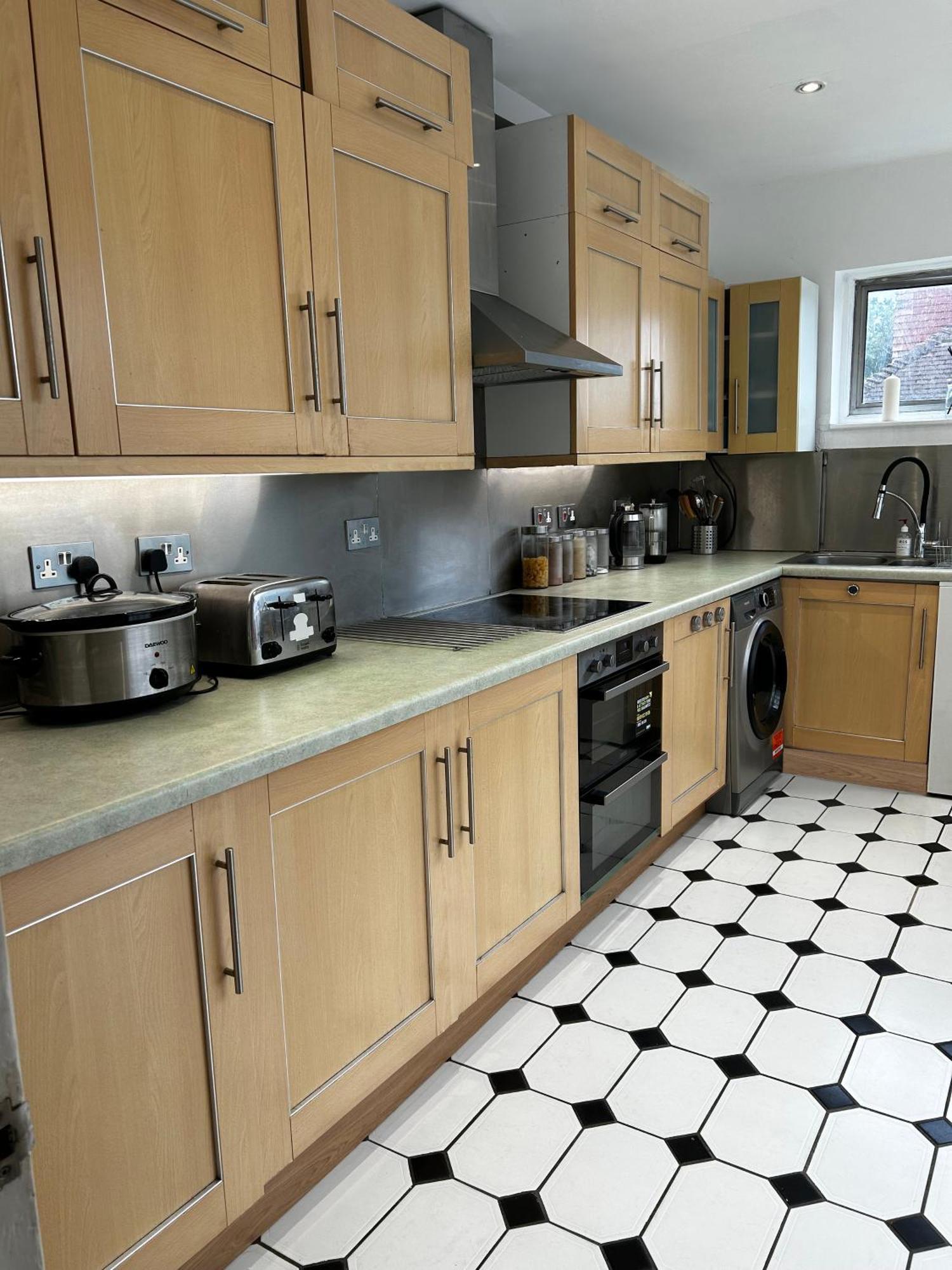Great 5-bedroom House In Thornton Road Sleeps 14+ Ferienhaus London